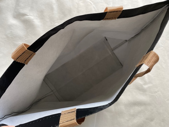 「不織布コーティングバッグ(横大) 」の内側は、コーティングなしの不織布だけ