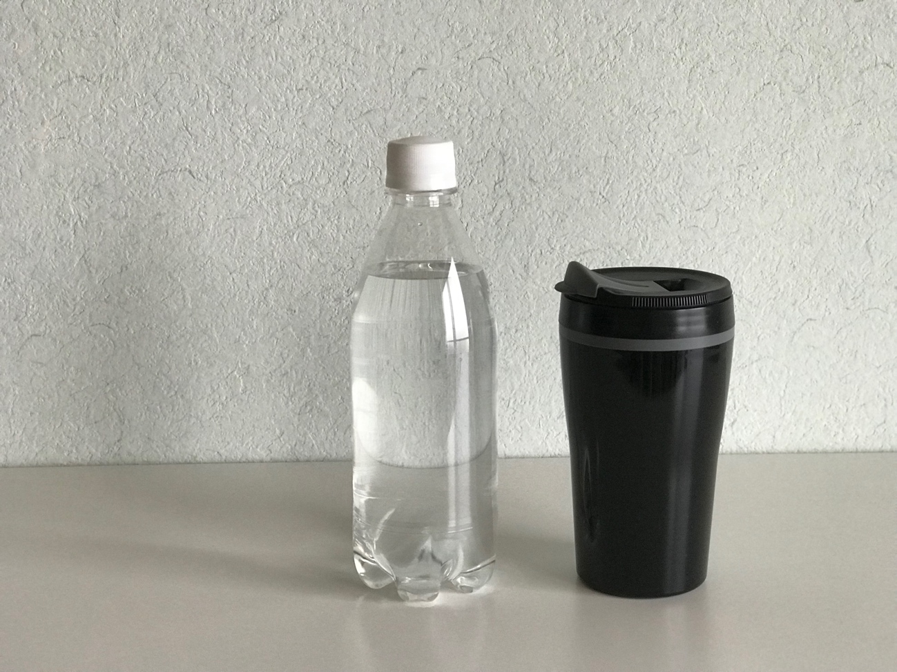 「オリジナルカラータンブラー（320ml）」の容量は、320ml