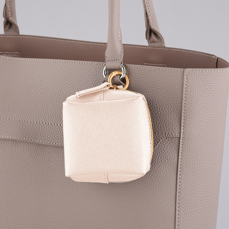 リングカラビナ付きスクエアポーチ(パールホワイト)（261392）画像-3