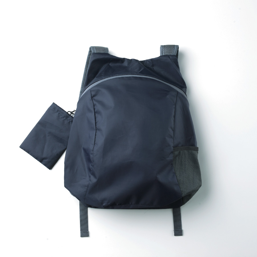 コンパクト収納リュック